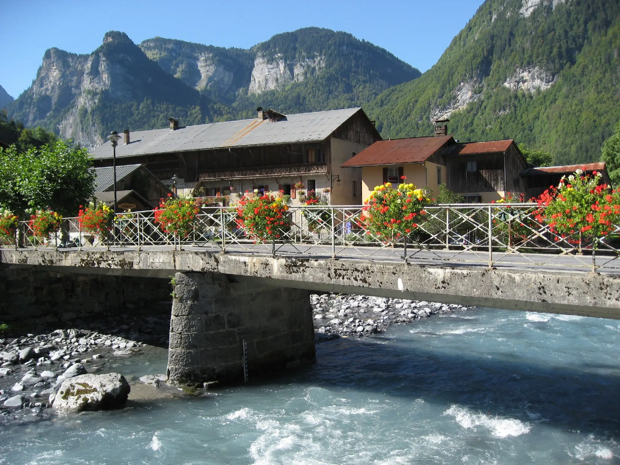 What do you need to know about Samoëns?