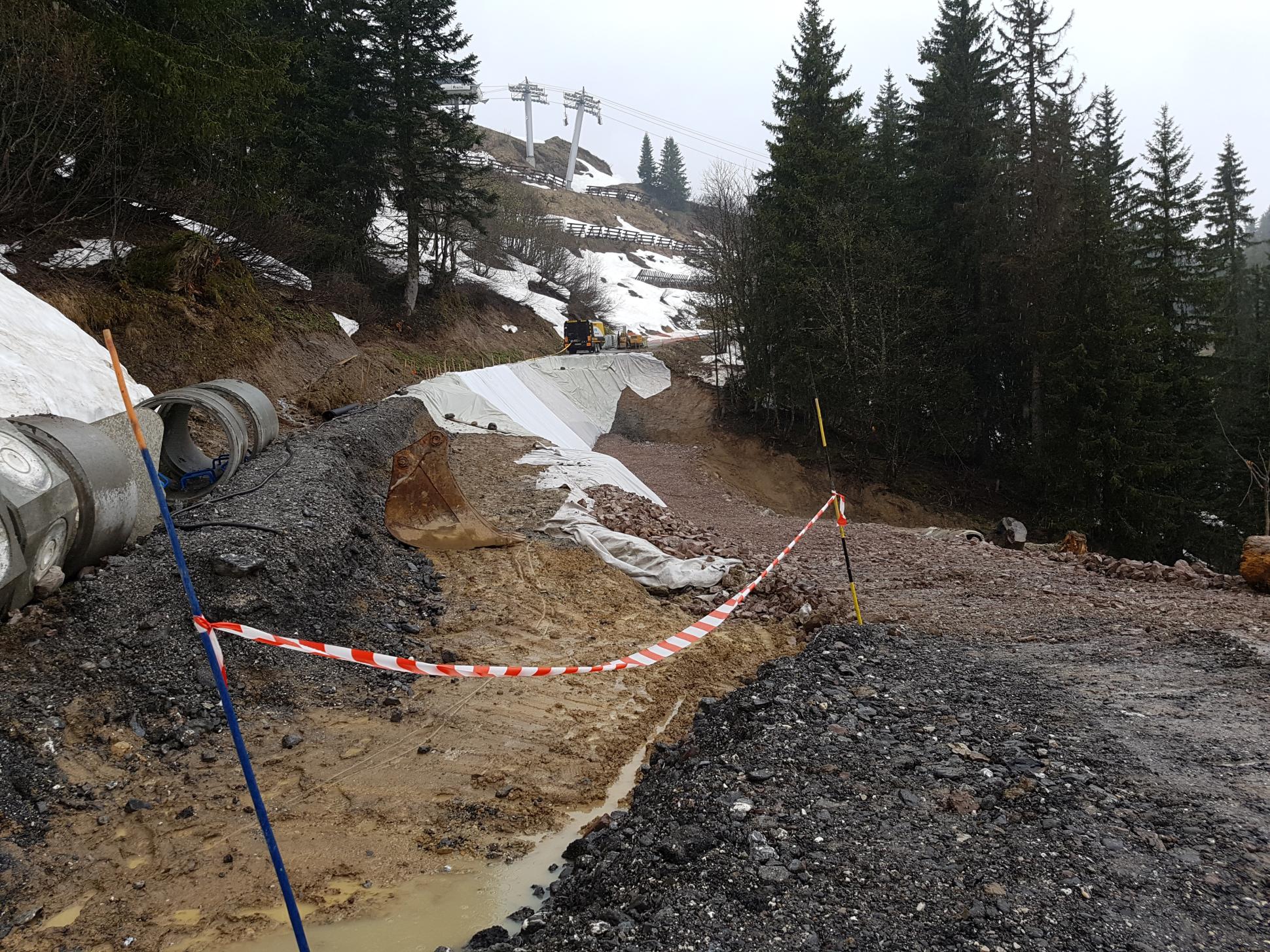 hole in the Col de Joux Plane